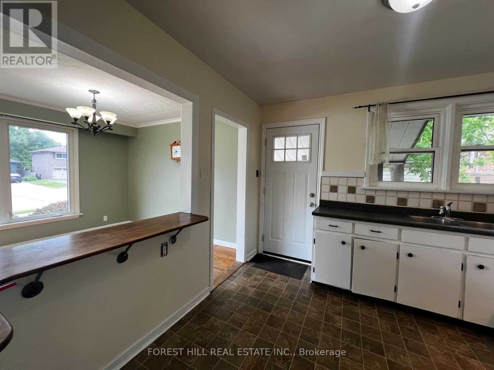 Upper - 244 St Vincent Street, Barrie (Wellington), Ontario  L4M 3Z8 - Photo 10 - S13459426