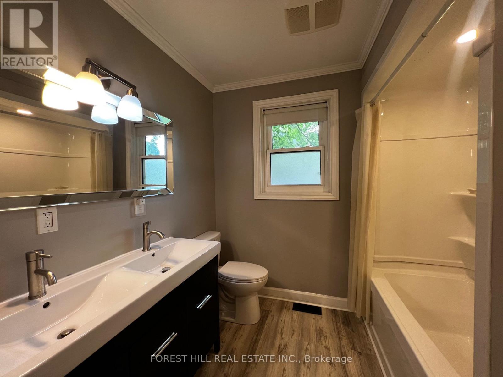 Upper - 244 St Vincent Street, Barrie (Wellington), Ontario  L4M 3Z8 - Photo 12 - S13459426