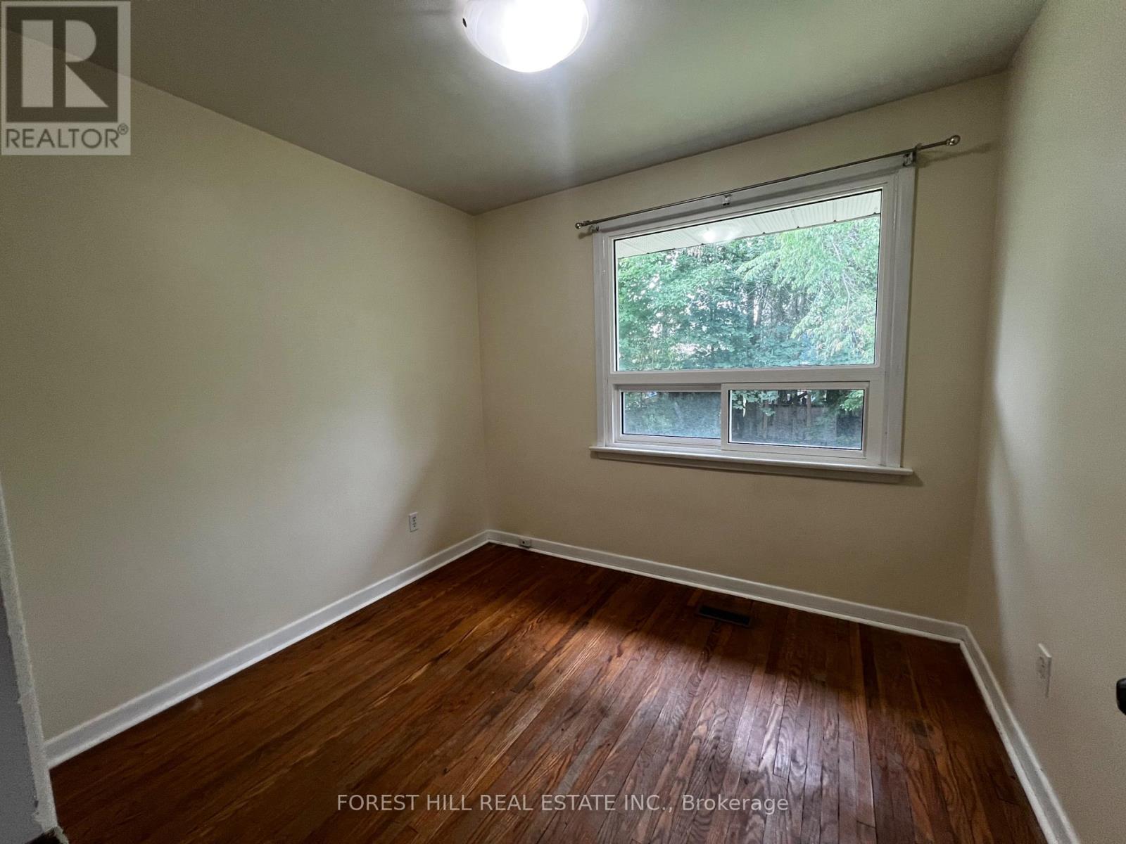 Upper - 244 St Vincent Street, Barrie (Wellington), Ontario  L4M 3Z8 - Photo 14 - S13459426