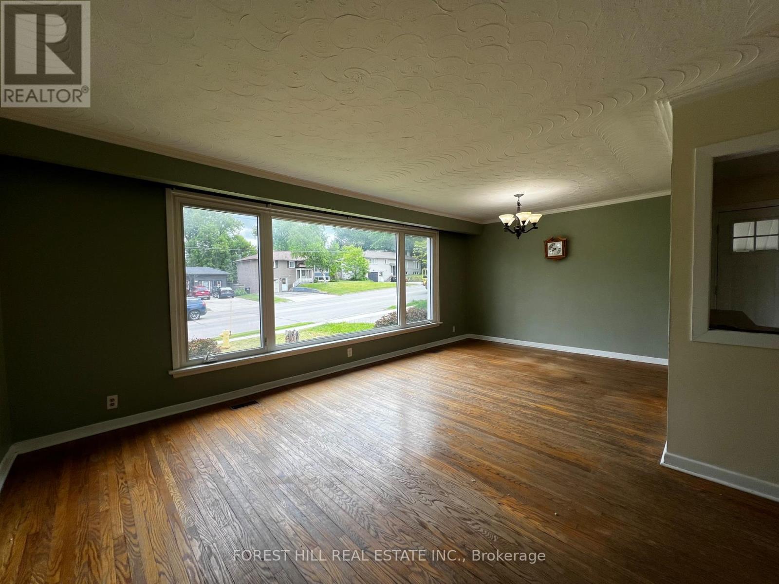 Upper - 244 St Vincent Street, Barrie (Wellington), Ontario  L4M 3Z8 - Photo 4 - S13459426