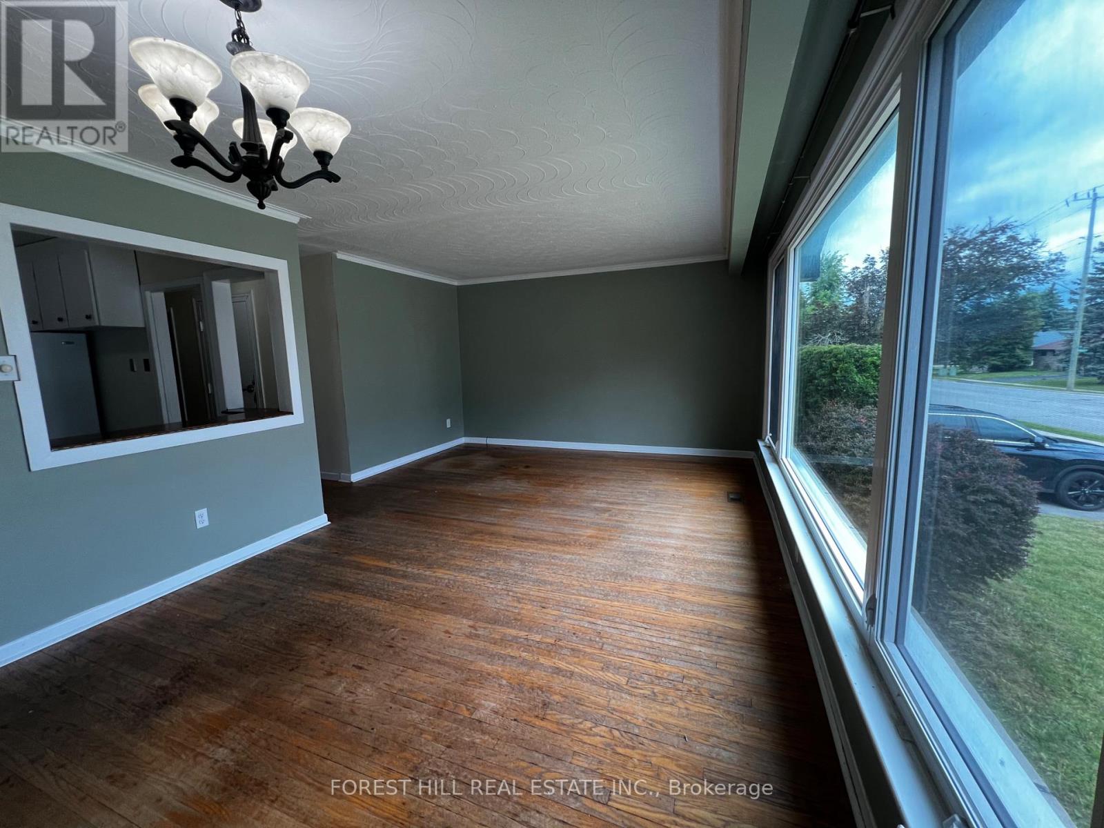 Upper - 244 St Vincent Street, Barrie (Wellington), Ontario  L4M 3Z8 - Photo 6 - S13459426
