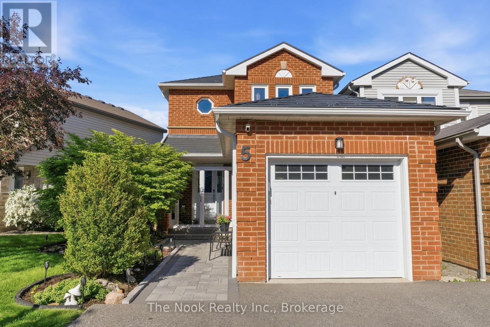 5 Teddington Crescent, Whitby, Ontario  L1R 1S4 - Photo 2 - E13459472