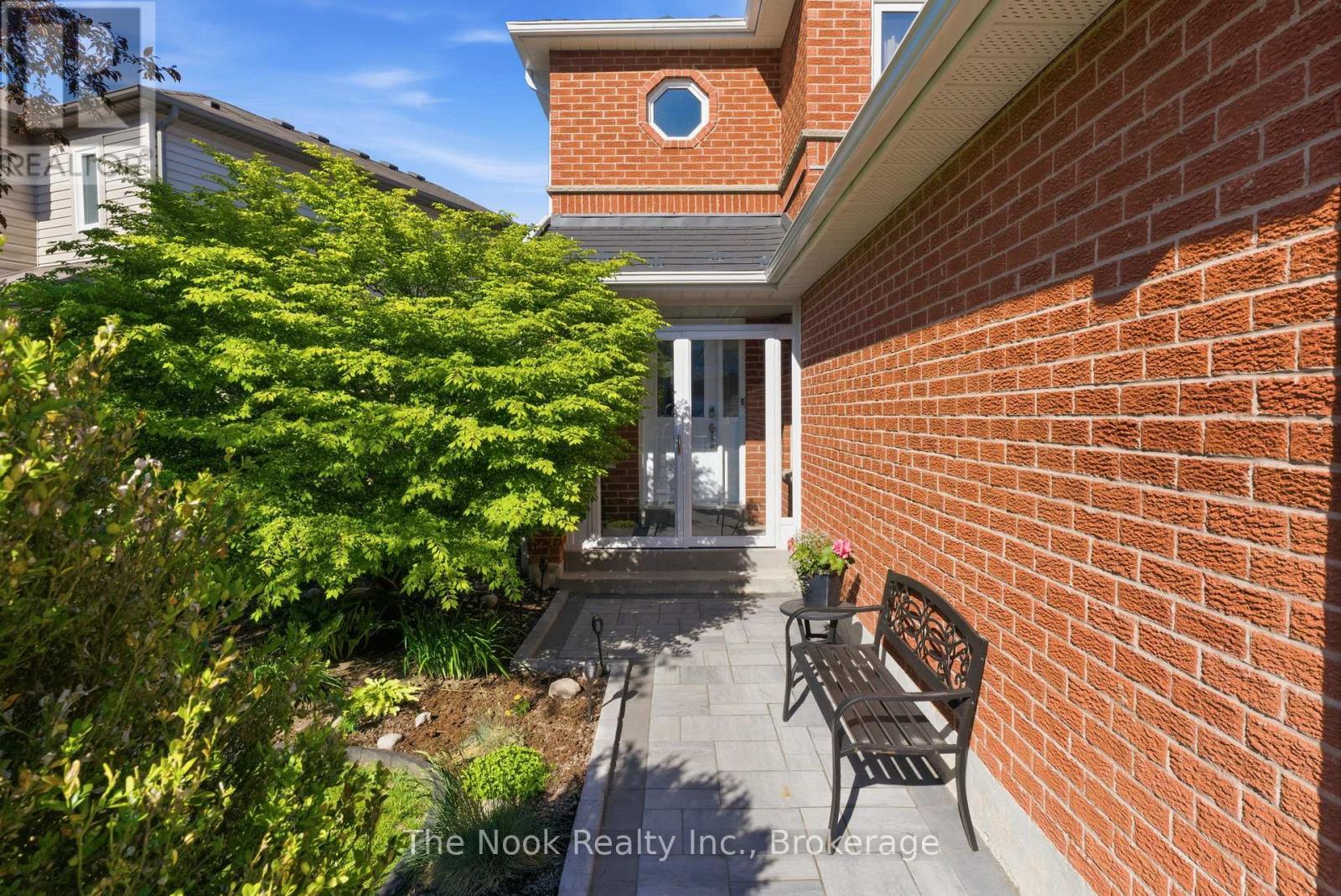 5 Teddington Crescent, Whitby, Ontario  L1R 1S4 - Photo 3 - E13459472