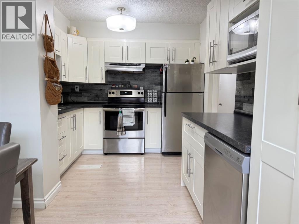 21, 110 Tamarack Avenue, Hinton, Alberta T7V 1C5 - Photo 4 - A2320522