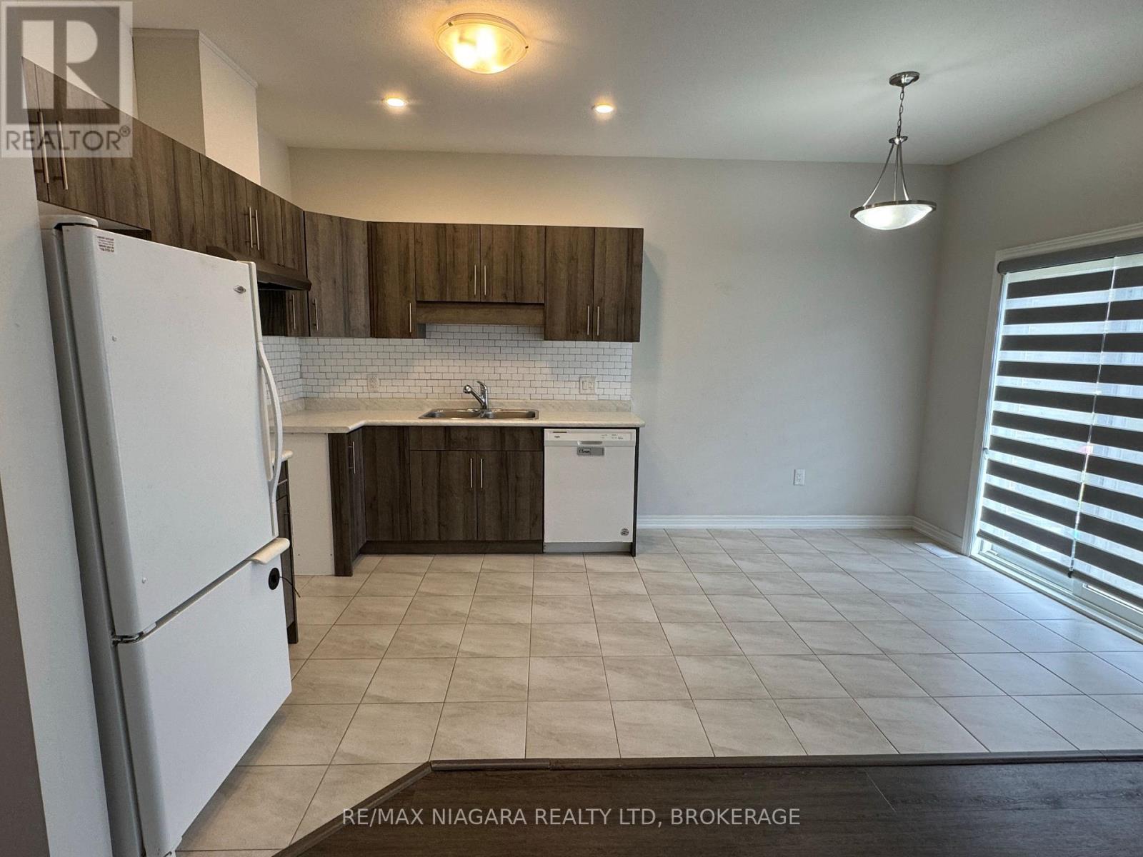 93 Sunflower Place, Welland, Ontario  L3C 0H8 - Photo 4 - X13443464