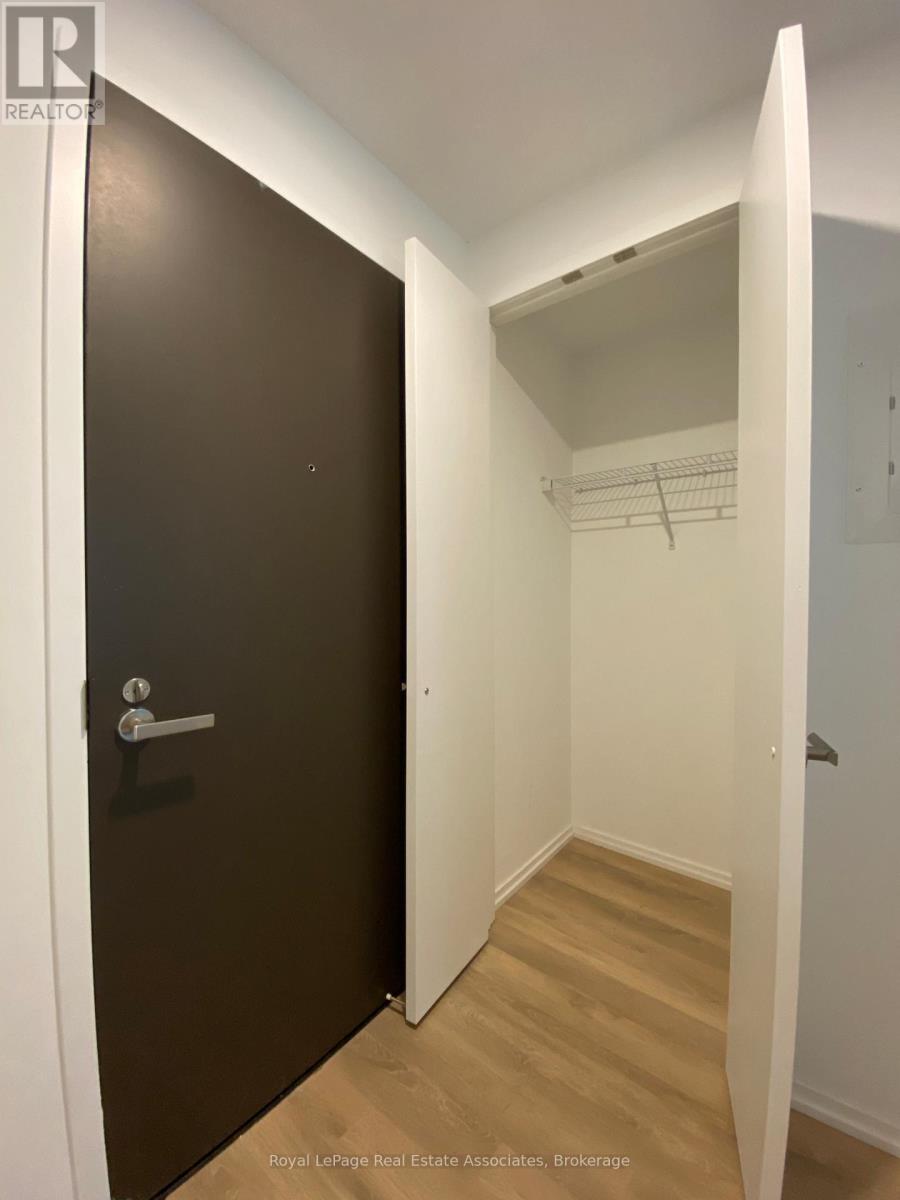 1207 - 197 Yonge Street, Toronto, Ontario  M5B 0C1 - Photo 14 - C13459498