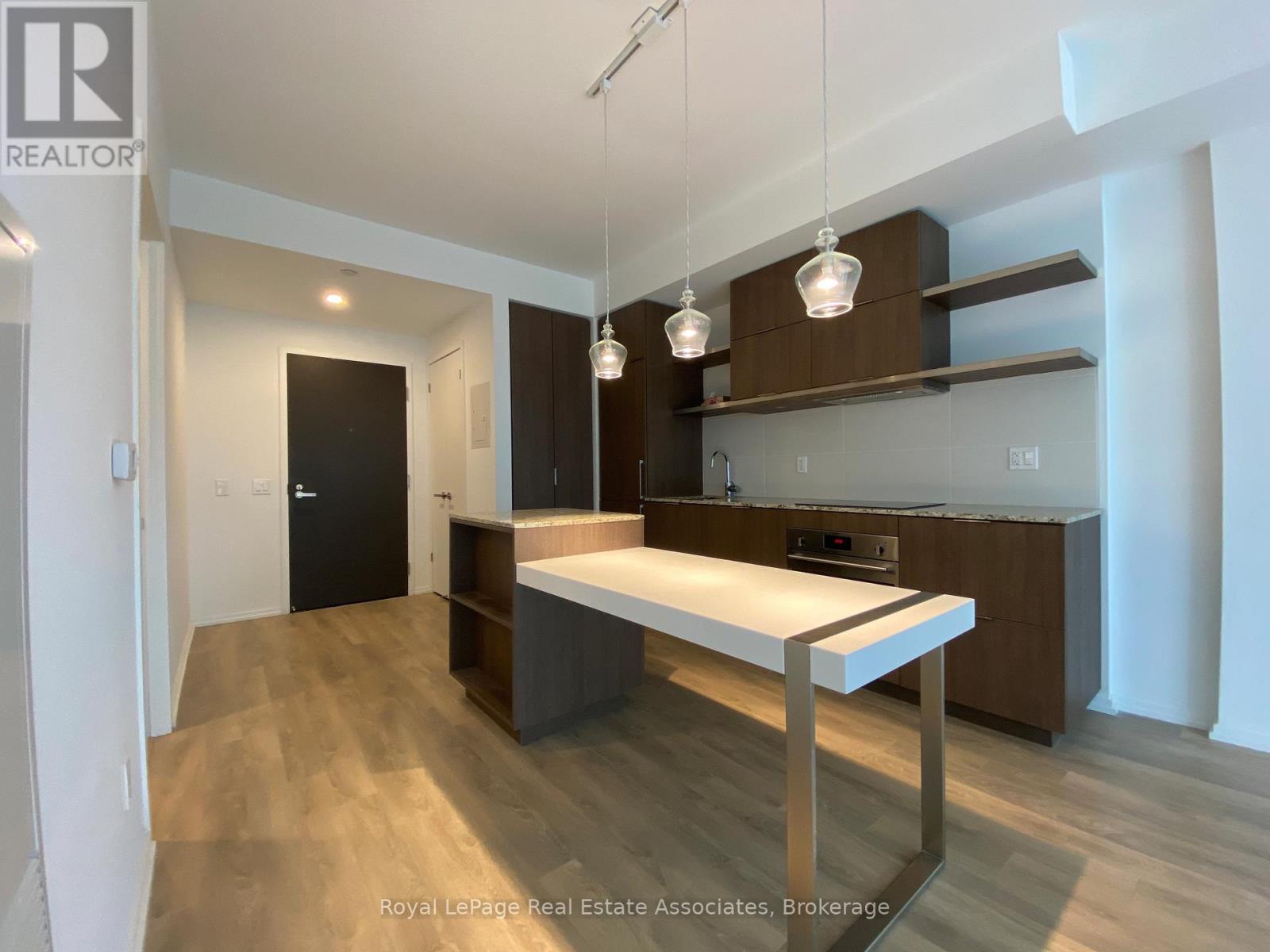 1207 - 197 Yonge Street, Toronto, Ontario  M5B 0C1 - Photo 3 - C13459498