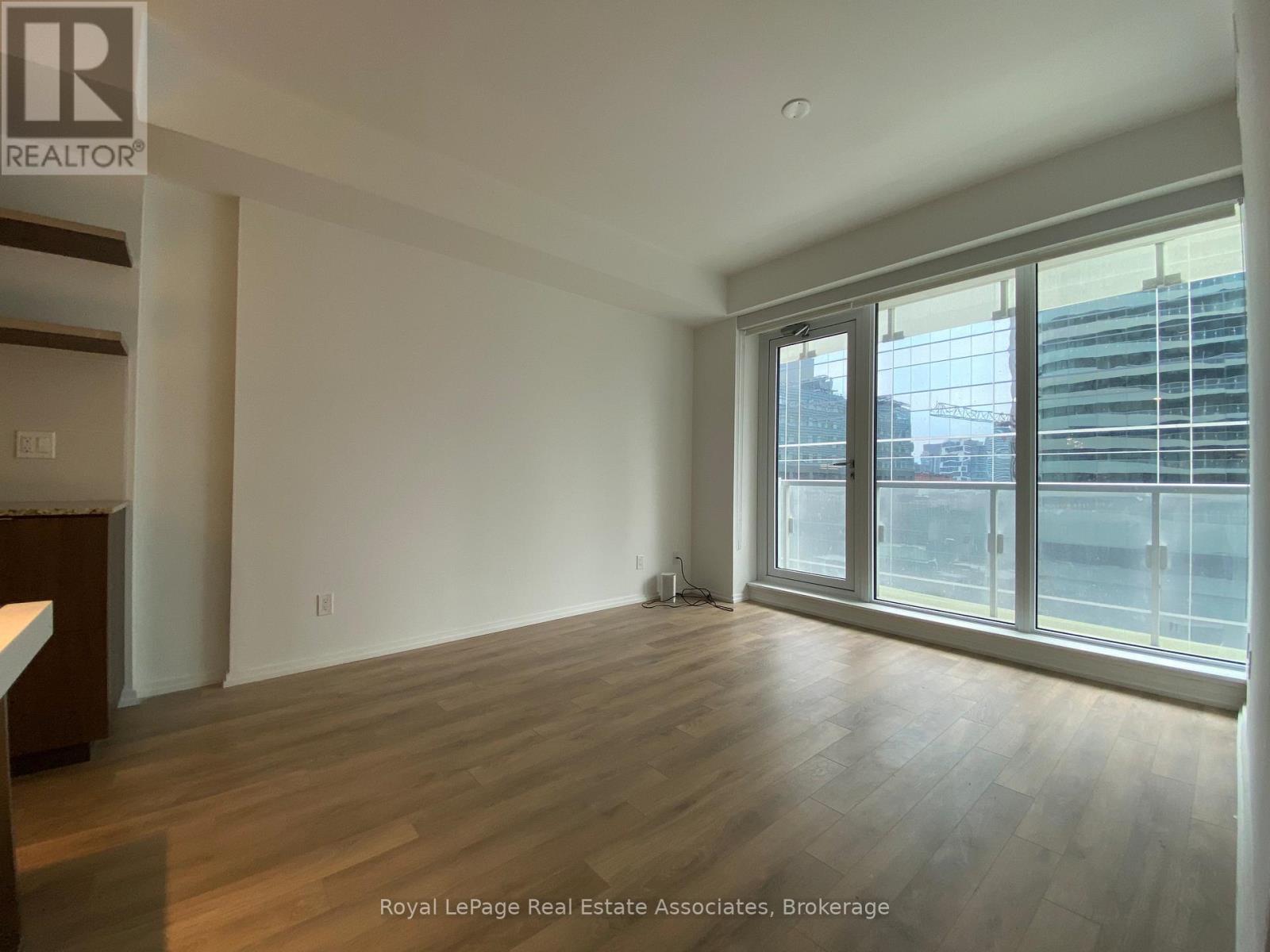 1207 - 197 Yonge Street, Toronto, Ontario  M5B 0C1 - Photo 4 - C13459498