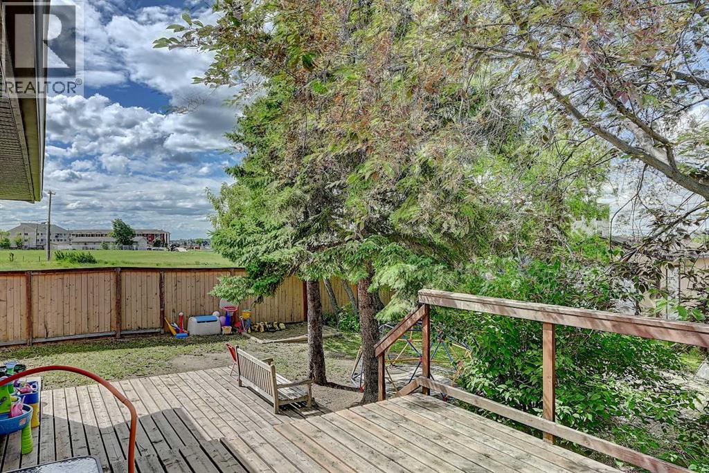 9624 Hillcrest Drive, Grande Prairie, Alberta  T8V 1A8 - Photo 2 - A2313389