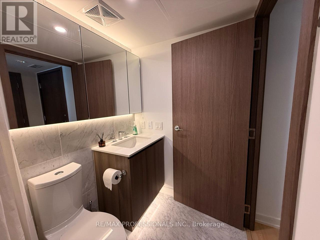 1708 - 19 Bathurst Street, Toronto, Ontario  M5V 0N1 - Photo 3 - C13459506
