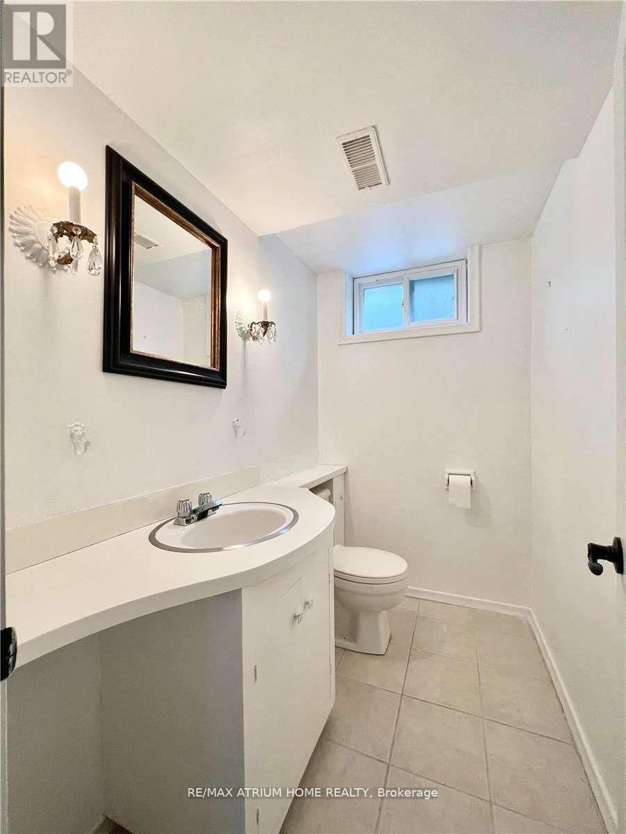 25 Dunlace Drive, Toronto, Ontario  M2L 2R8 - Photo 15 - C13411978