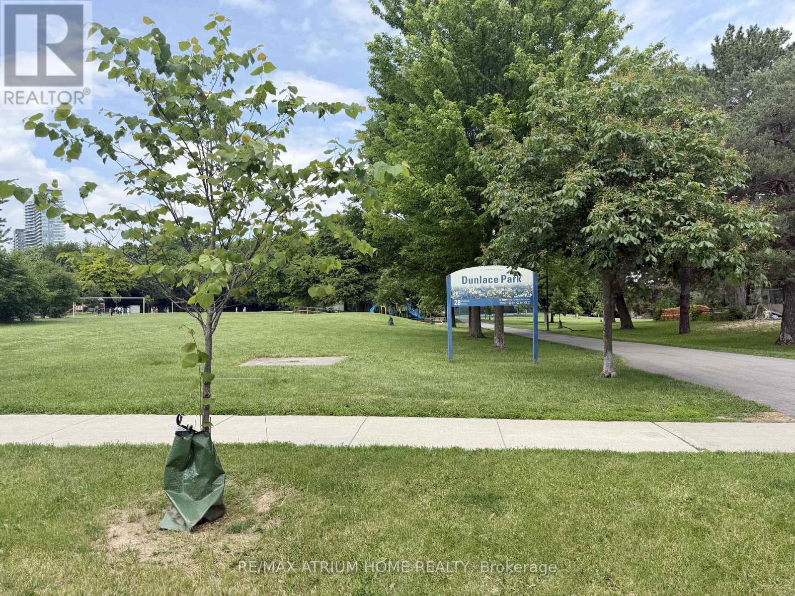 25 Dunlace Drive, Toronto, Ontario  M2L 2R8 - Photo 3 - C13411978