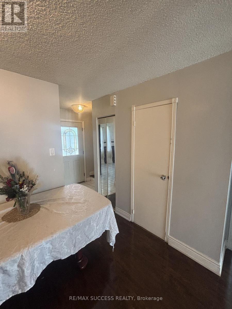 29 Horseley Hill Drive, Toronto, Ontario M1B 1W4 - Photo 6 - E13459520