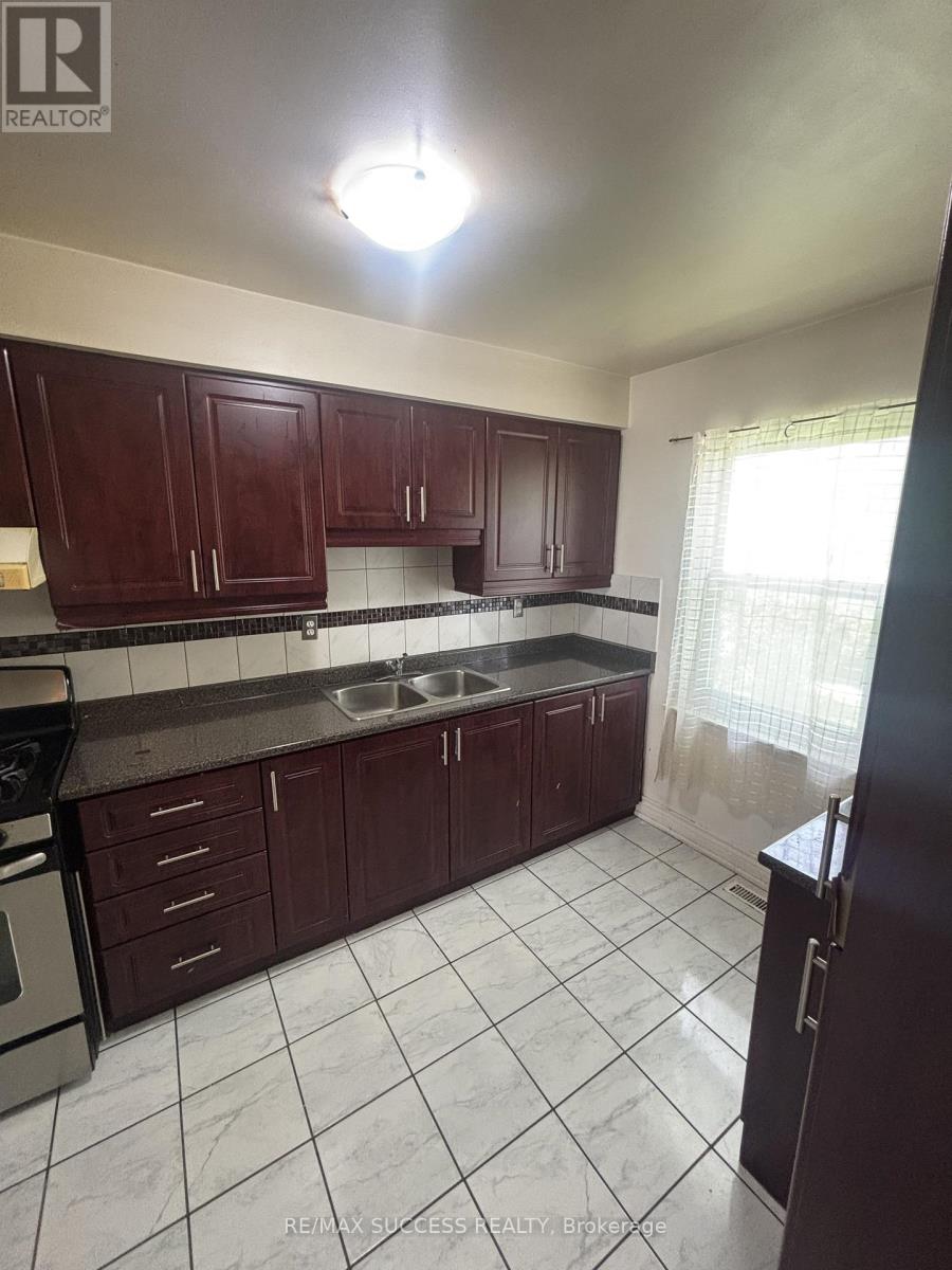 29 Horseley Hill Drive, Toronto, Ontario M1B 1W4 - Photo 7 - E13459520