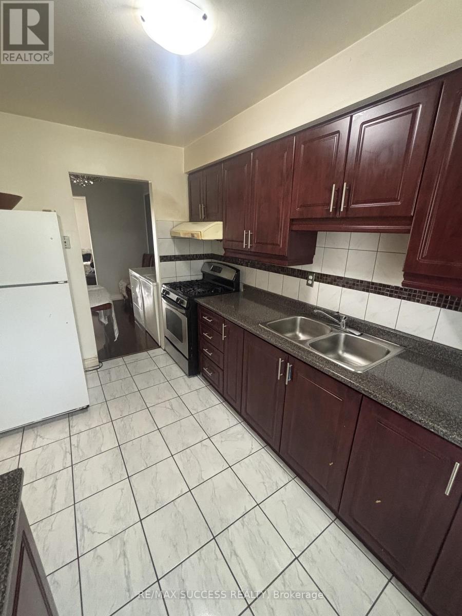 29 Horseley Hill Drive, Toronto, Ontario M1B 1W4 - Photo 8 - E13459520