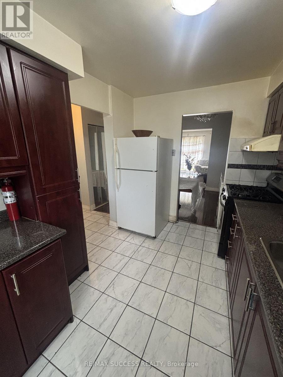 29 Horseley Hill Drive, Toronto, Ontario M1B 1W4 - Photo 9 - E13459520