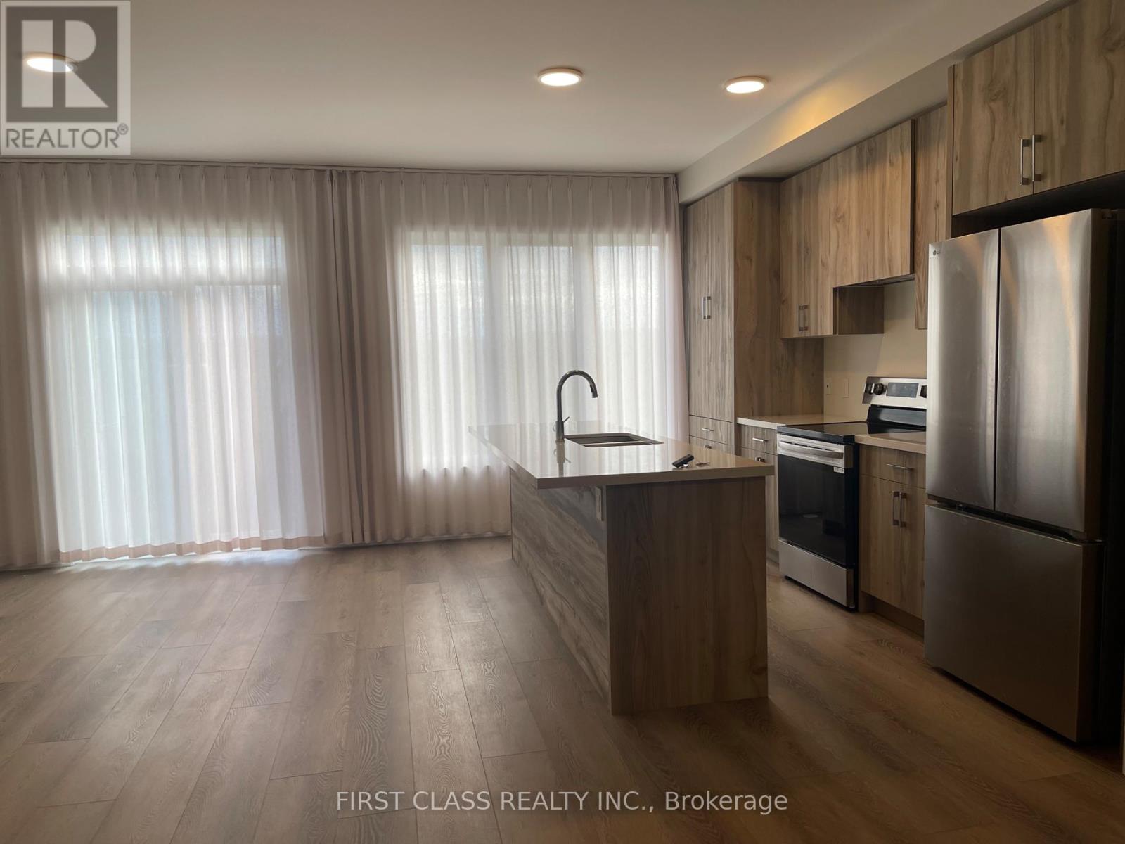 22 Arrow Court, Richmond Hill, Ontario  L4E 3R2 - Photo 2 - N13459502