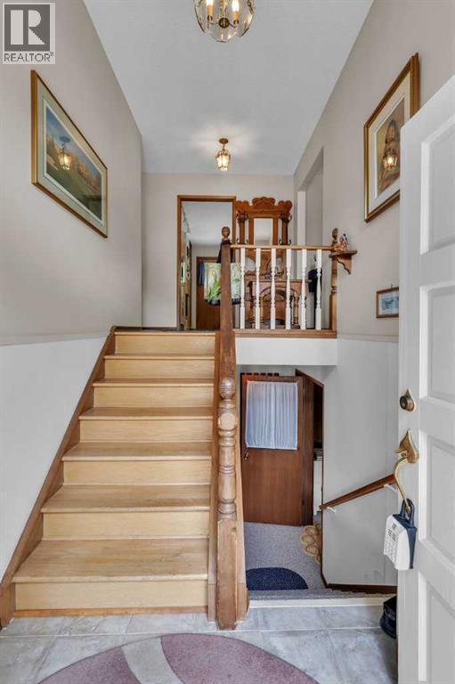 4115 Edgemont Hill Nw, Calgary, Alberta  T3A 2L3 - Photo 4 - A2321628