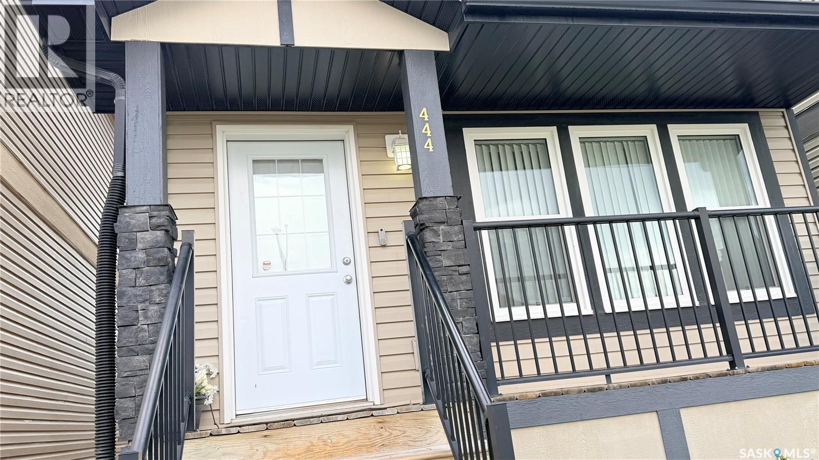 444 Coad Manor, Saskatoon, Saskatchewan S7R 0K2 - Photo 3 - SK039828