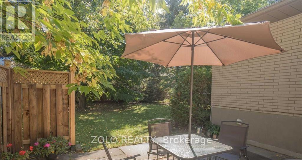 3 Highcroft Road, Barrie (Allandale Heights), Ontario L4N 2X3 - Photo 2 - S13459542