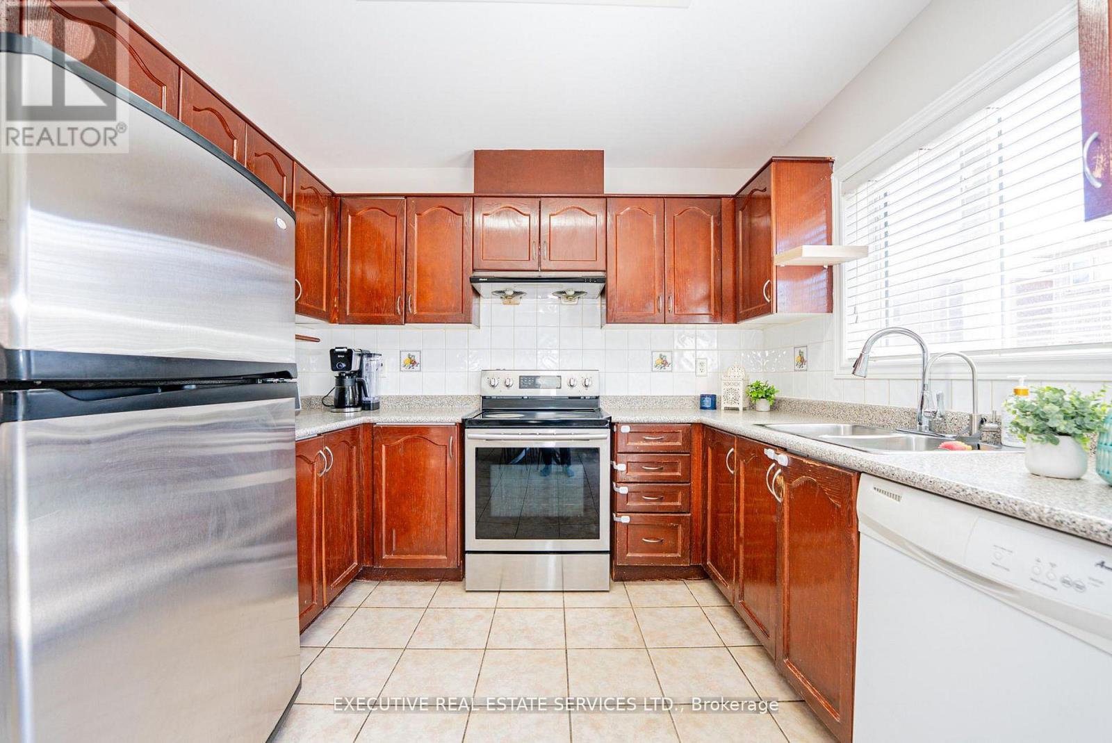 84 Dewridge Court, Brampton, Ontario  L6R 3C1 - Photo 14 - W13459564