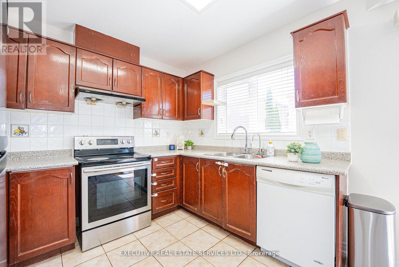 84 Dewridge Court, Brampton, Ontario  L6R 3C1 - Photo 15 - W13459564