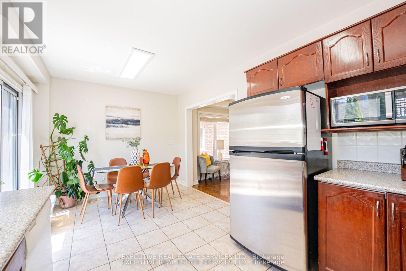 84 Dewridge Court, Brampton, Ontario  L6R 3C1 - Photo 16 - W13459564