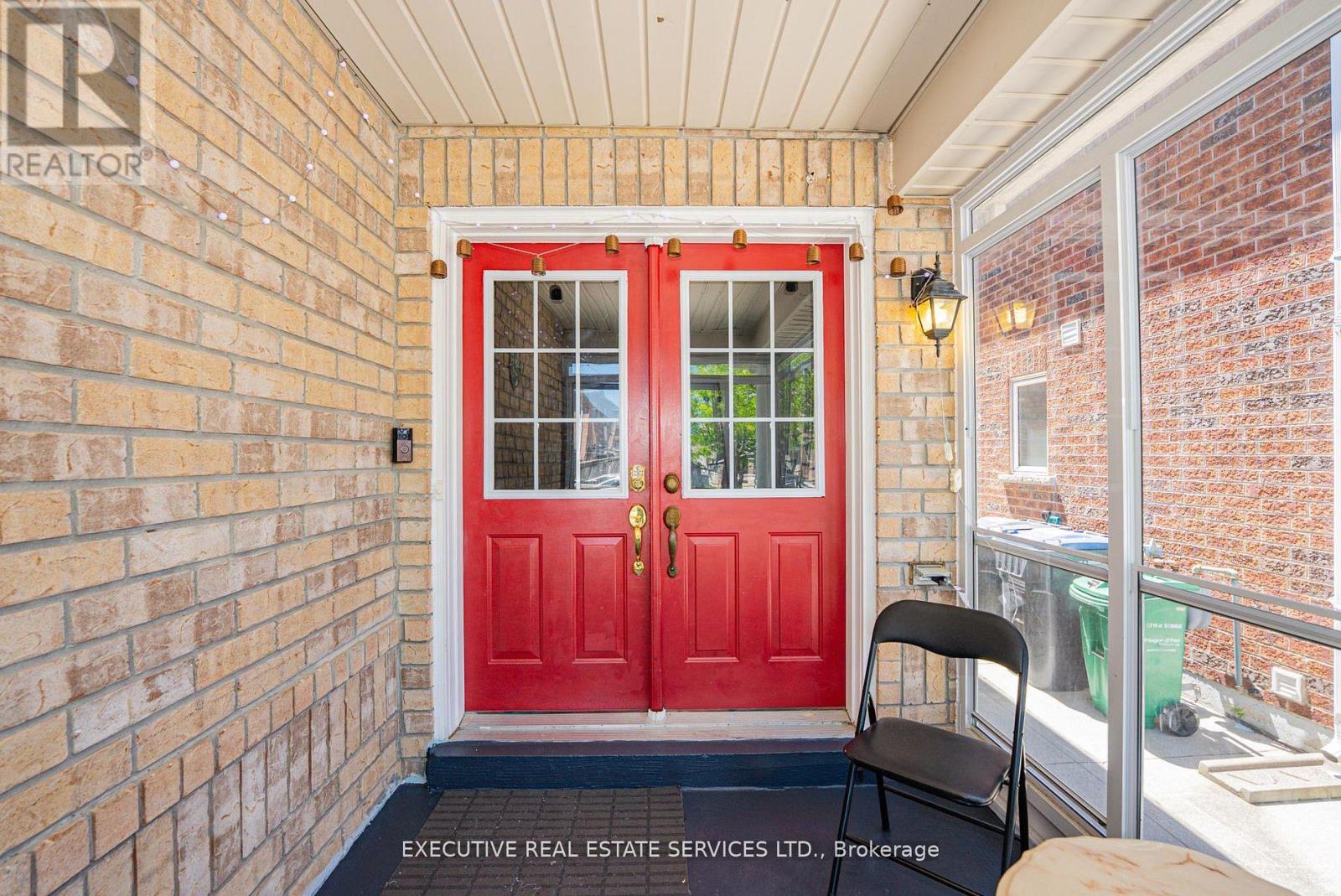84 Dewridge Court, Brampton, Ontario  L6R 3C1 - Photo 6 - W13459564