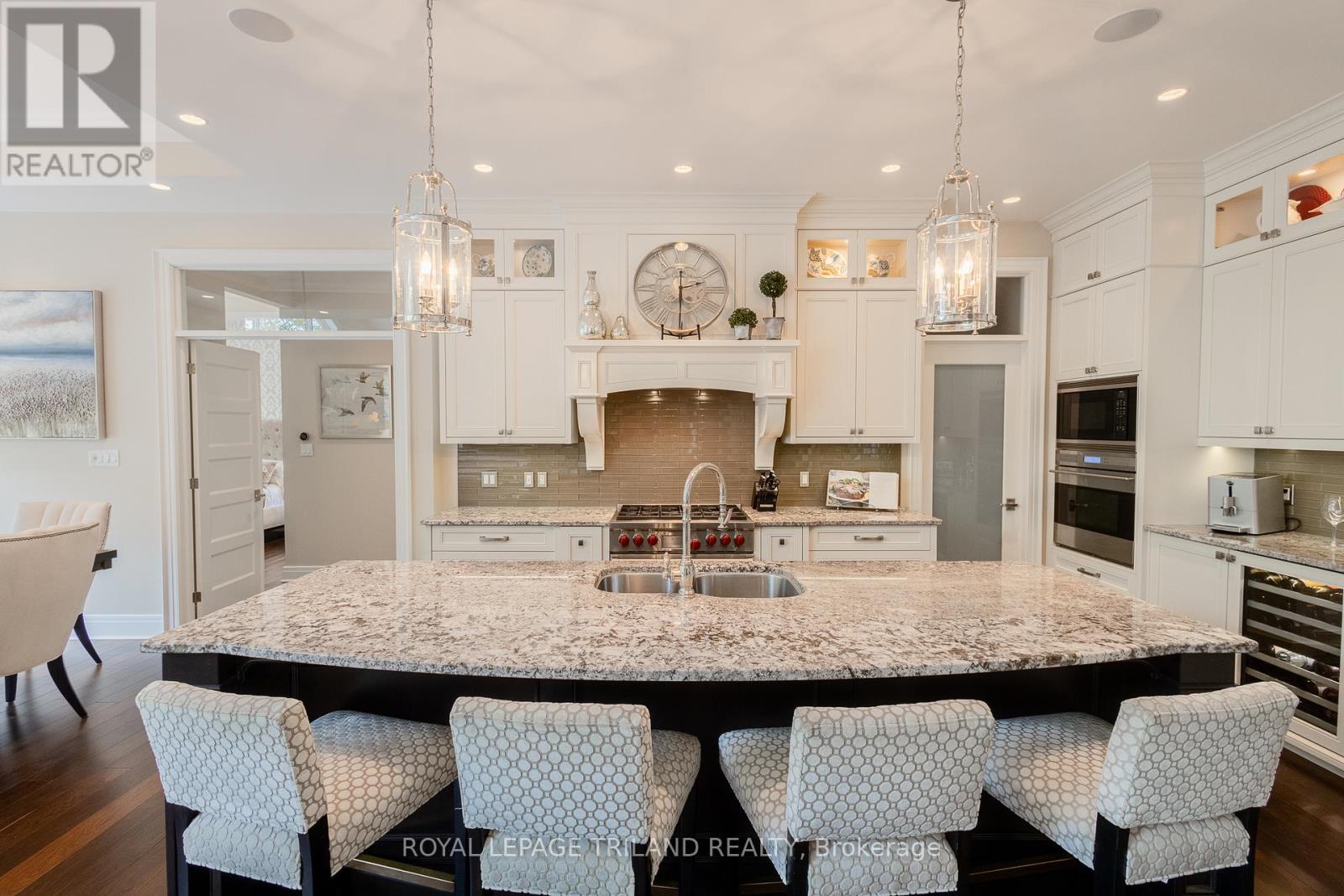 10445 Pinetree Drive, Lambton Shores, Ontario  N0M 1T0 - Photo 12 - X13459578