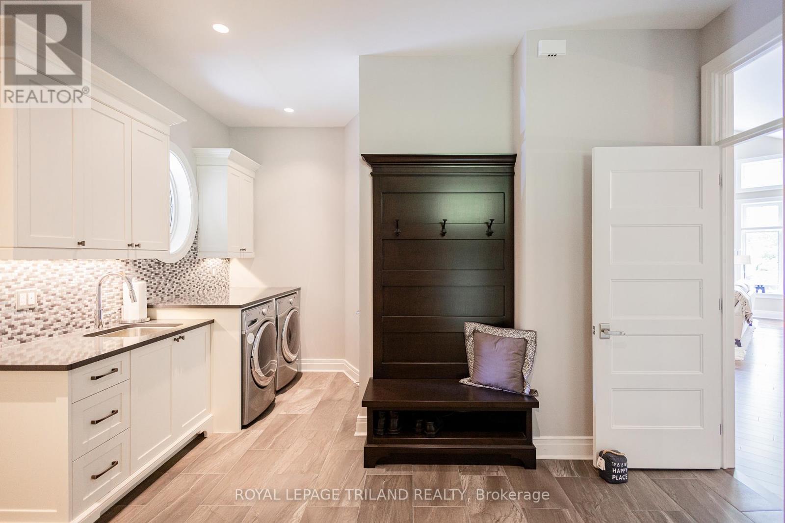 10445 Pinetree Drive, Lambton Shores, Ontario  N0M 1T0 - Photo 27 - X13459578