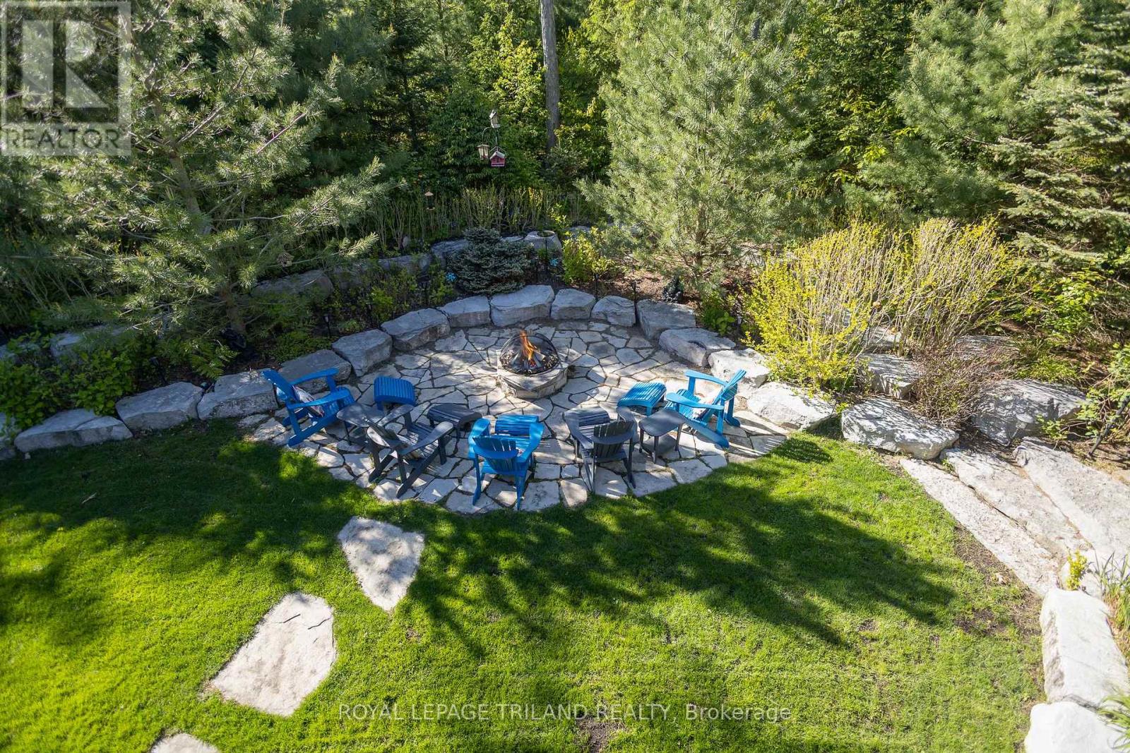 10445 Pinetree Drive, Lambton Shores, Ontario  N0M 1T0 - Photo 3 - X13459578