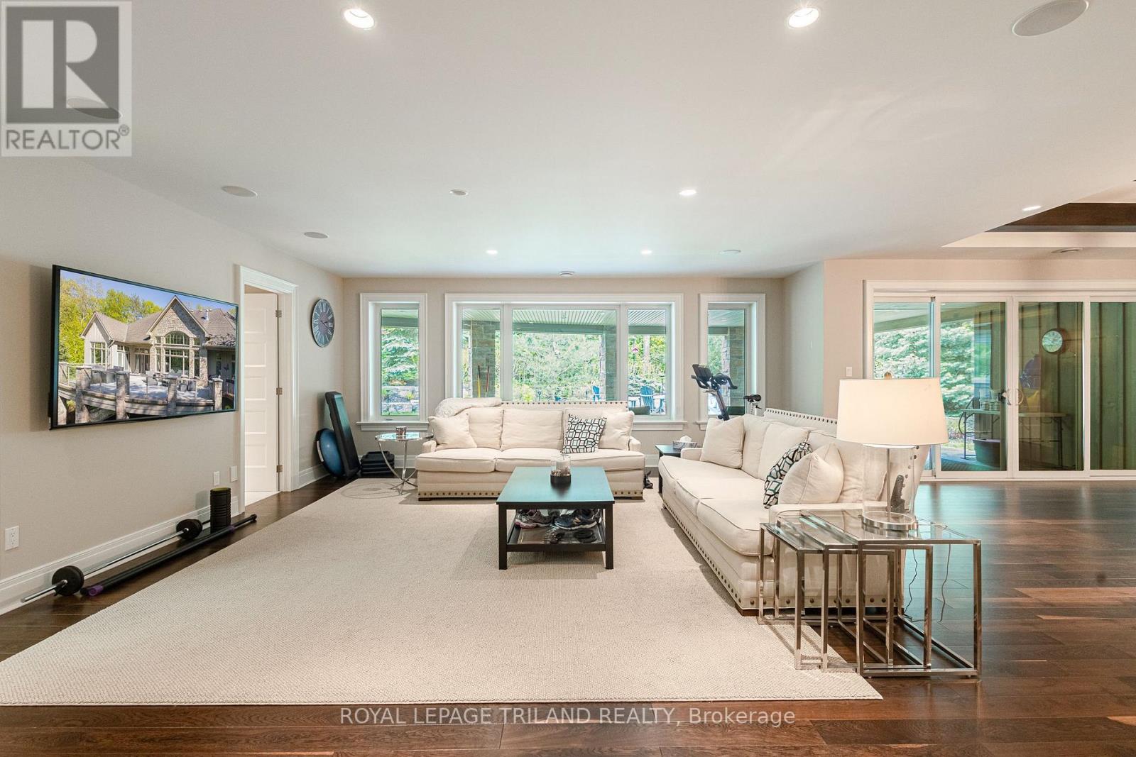 10445 Pinetree Drive, Lambton Shores, Ontario  N0M 1T0 - Photo 32 - X13459578