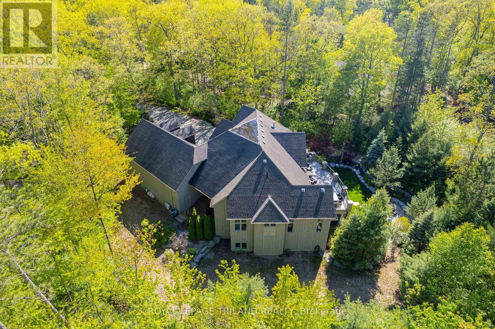 10445 Pinetree Drive, Lambton Shores, Ontario  N0M 1T0 - Photo 42 - X13459578
