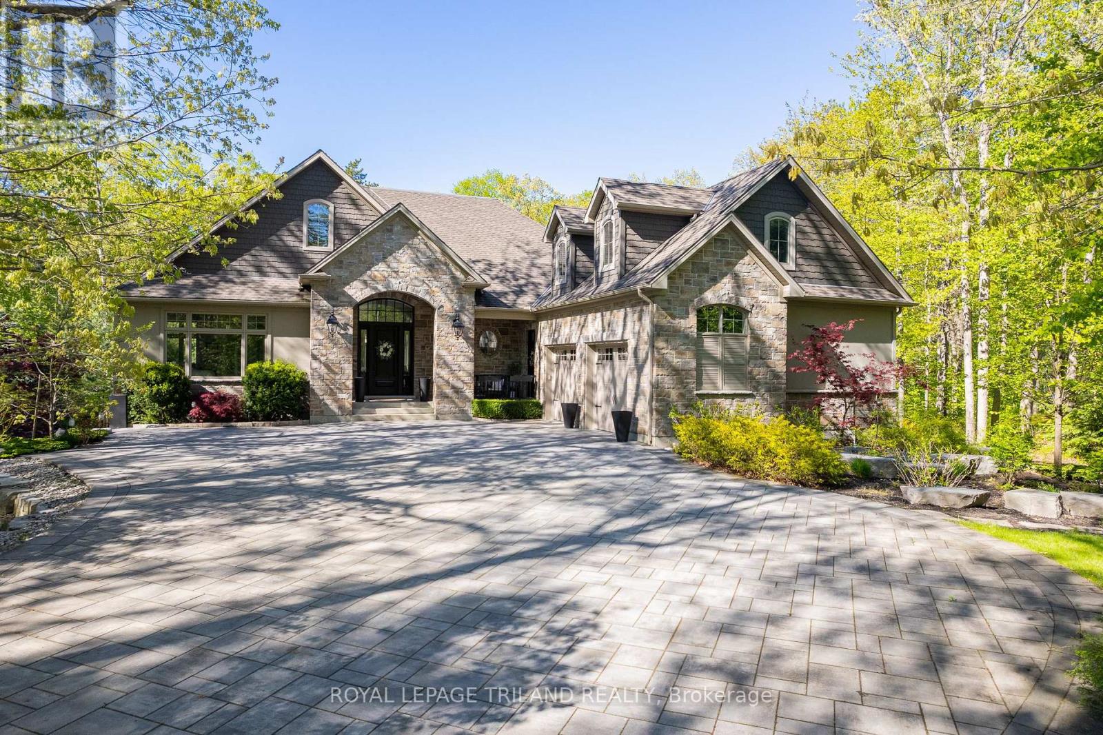10445 Pinetree Drive, Lambton Shores, Ontario  N0M 1T0 - Photo 48 - X13459578