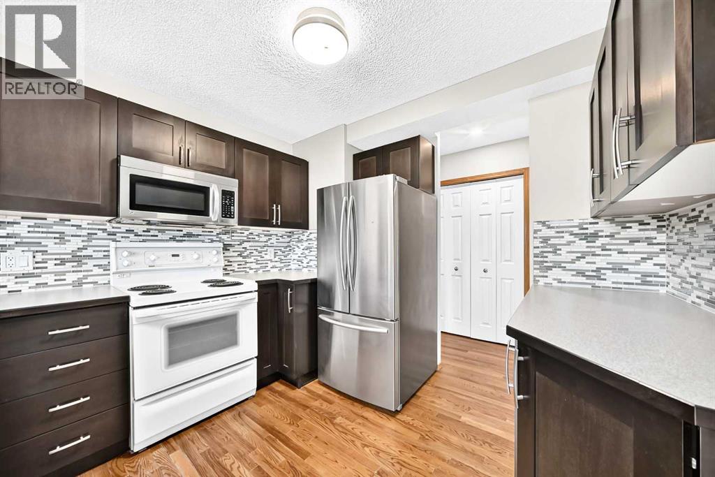 142 Quigley Close, Cochrane, Alberta  T4C 1S4 - Photo 5 - A2321780