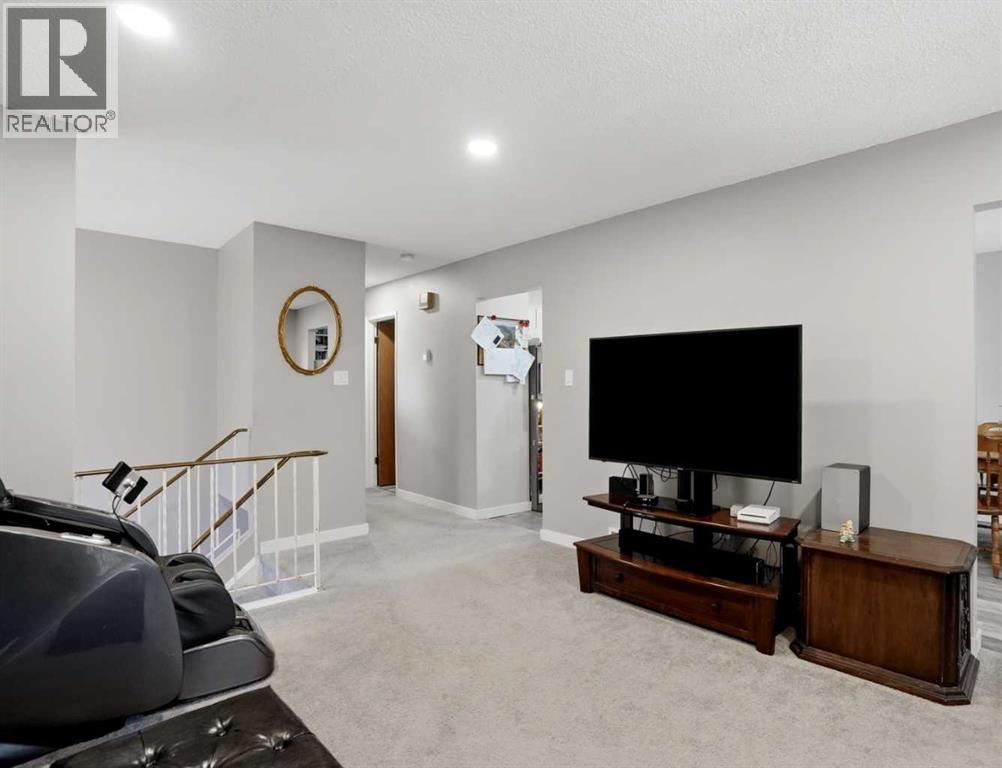 3056 32a Street Se, Calgary, Alberta  T2B 0T3 - Photo 5 - A2314462