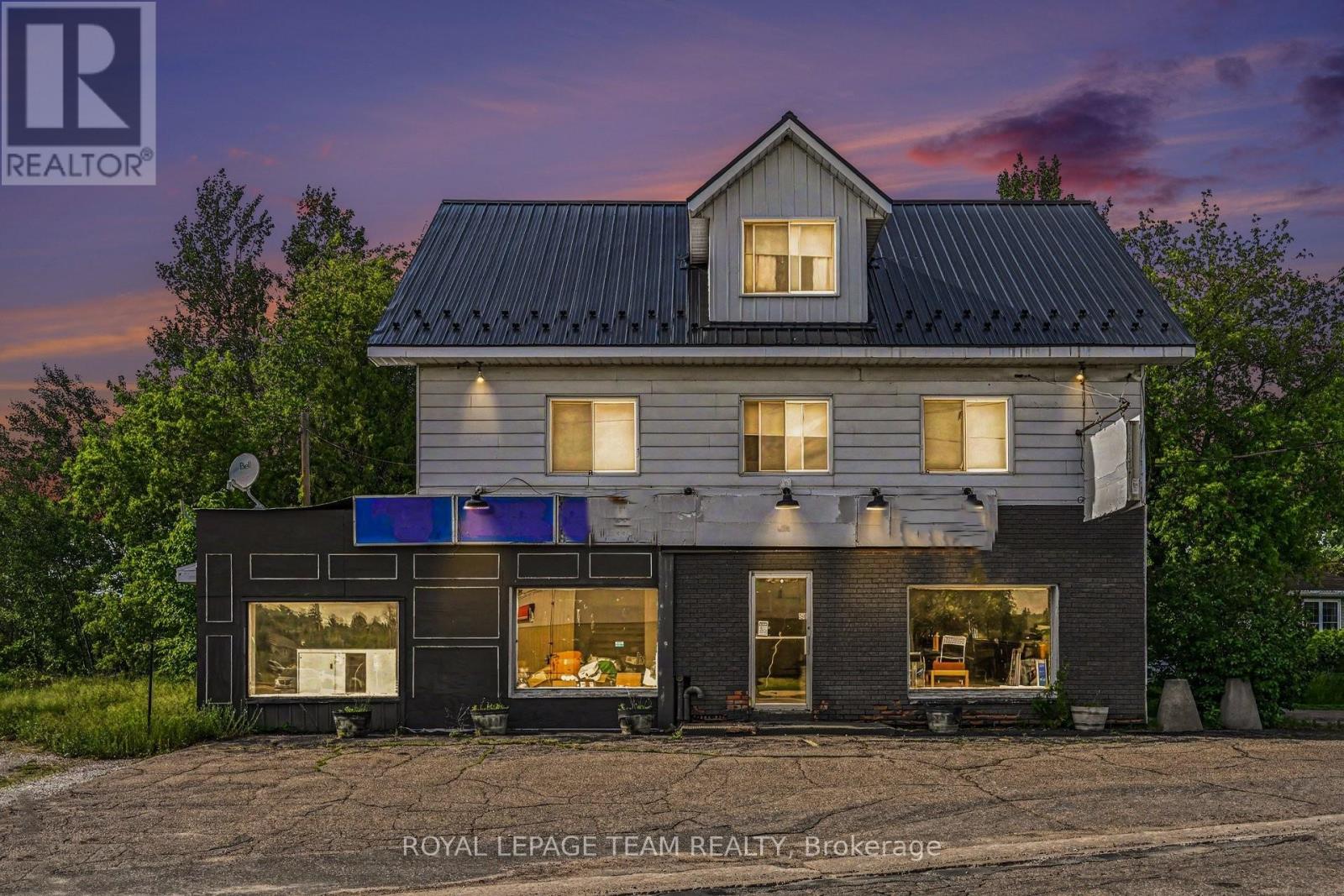 2 Mohns Avenue, Petawawa, Ontario  K8H 2G4 - Photo 1 - X13459600