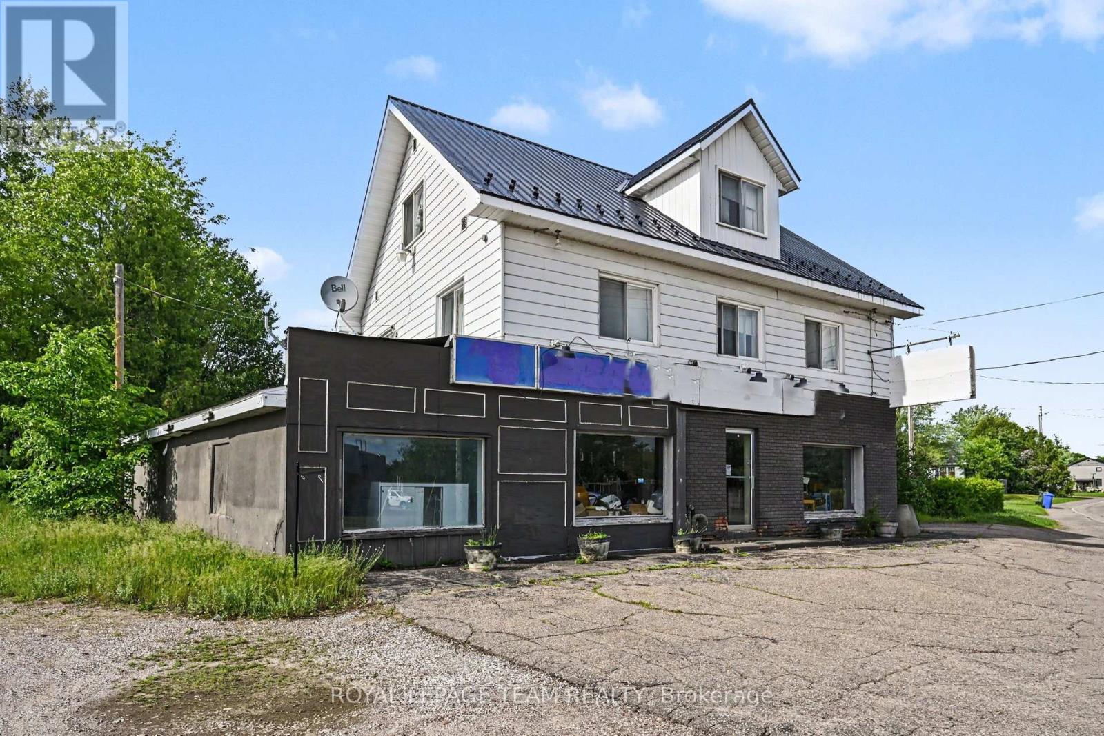 2 Mohns Avenue, Petawawa, Ontario  K8H 2G4 - Photo 2 - X13459600