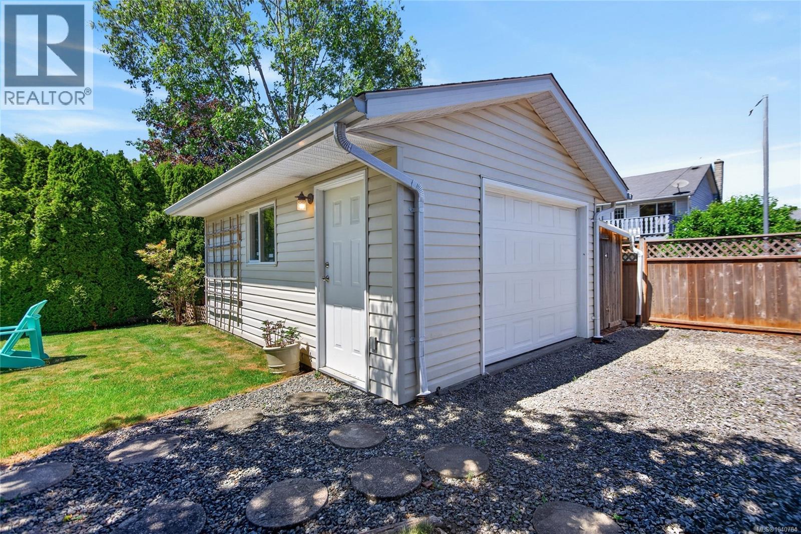 677 Somenos Dr, Comox, British Columbia  V9M 1B5 - Photo 3 - 1040764