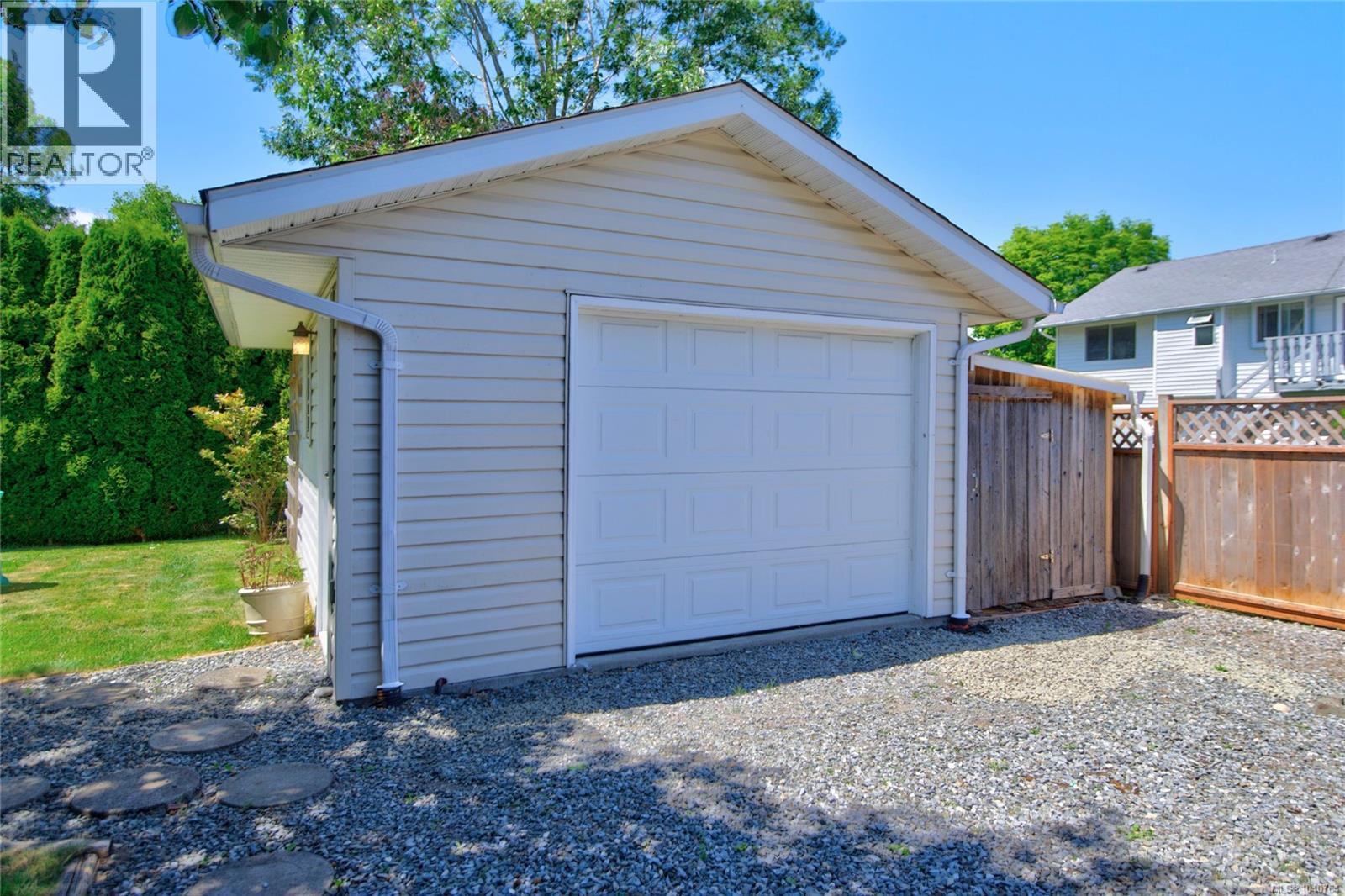 677 Somenos Dr, Comox, British Columbia  V9M 1B5 - Photo 76 - 1040764
