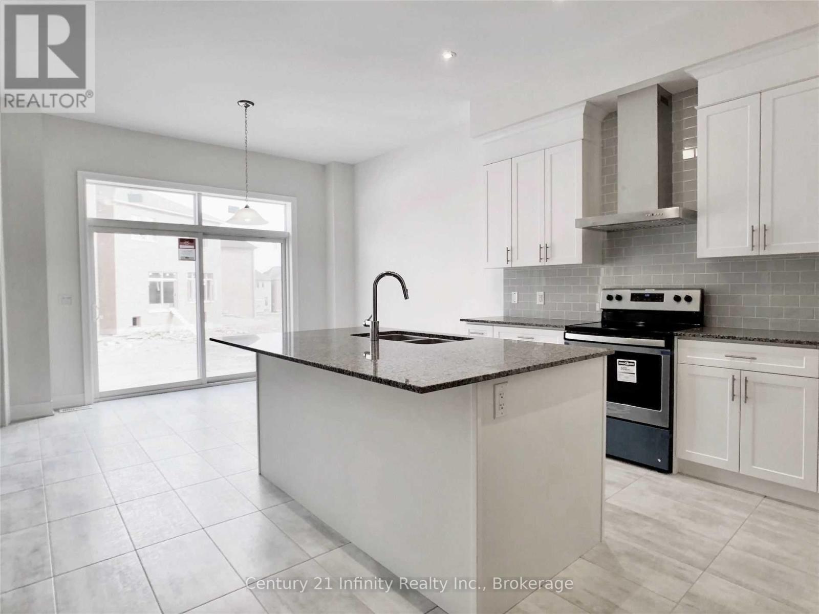 9 St Ives Crescent, Whitby, Ontario  L1P 0C5 - Photo 6 - E13455516
