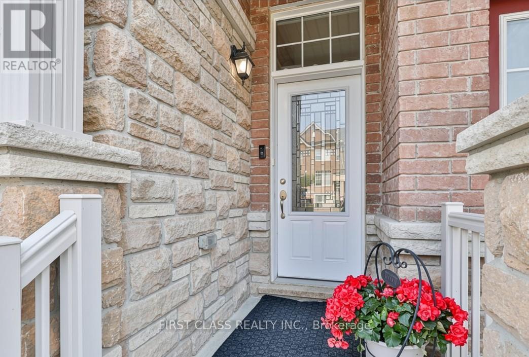 319 Delray Drive, Markham, Ontario  L6E 0P9 - Photo 2 - N13459662