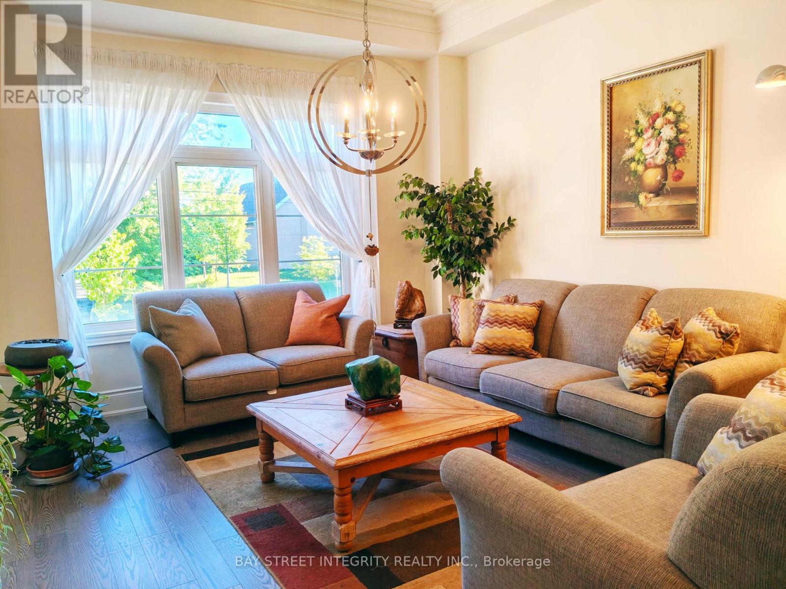 211 Hillsview Drive, Richmond Hill, Ontario  L4C 4L8 - Photo 3 - N13459676