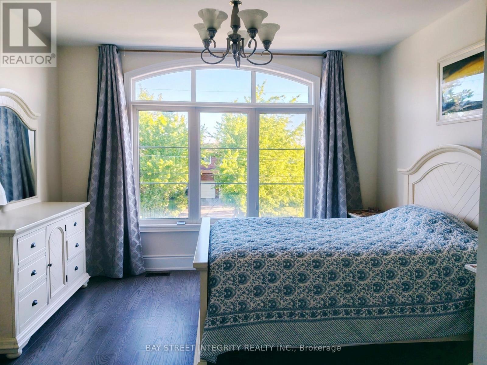 211 Hillsview Drive, Richmond Hill, Ontario  L4C 4L8 - Photo 6 - N13459676