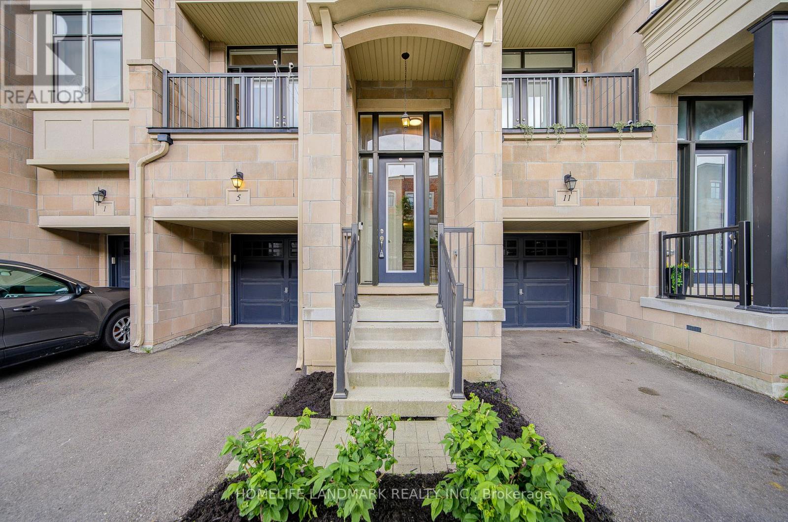 5 Arianna Crescent, Vaughan, Ontario L6A 4M1 - Photo 3 - N13459686