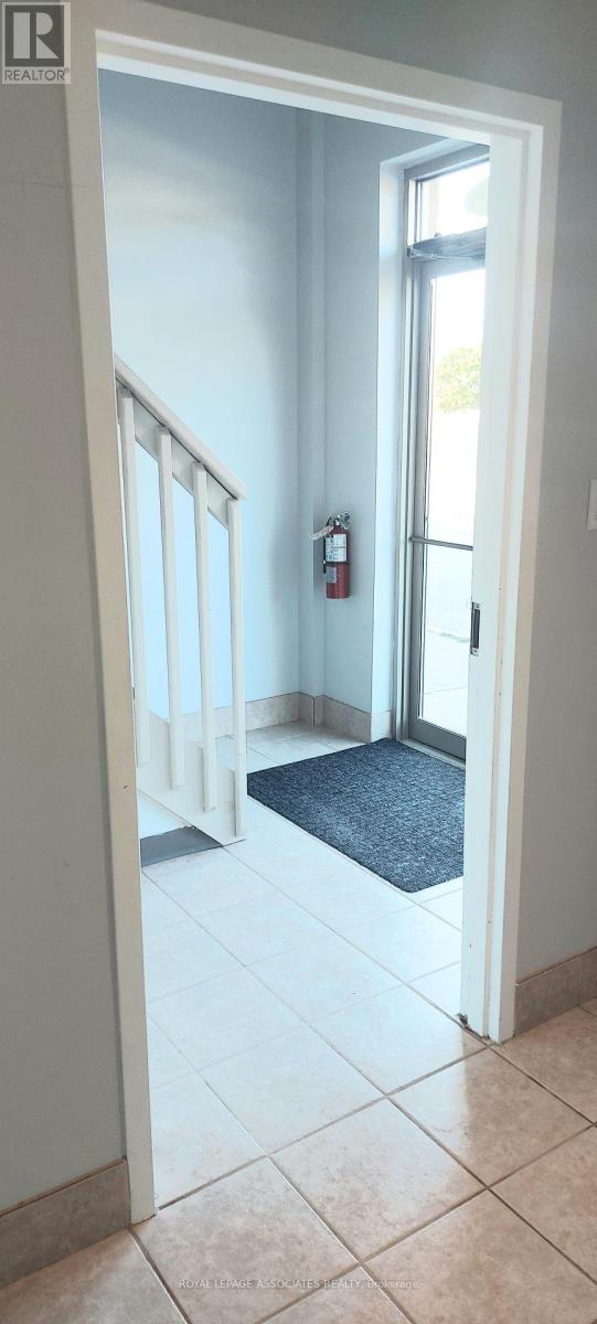 7 - 48 Centennial Road, Orangeville, Ontario  L9W 3T4 - Photo 2 - W13459674