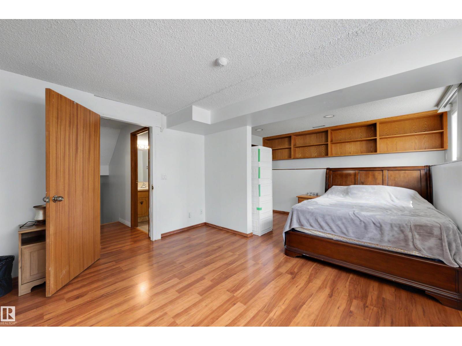 18661 61 Av NW, Edmonton, Alberta  T6M 2B3 - Photo 3 - E4494244