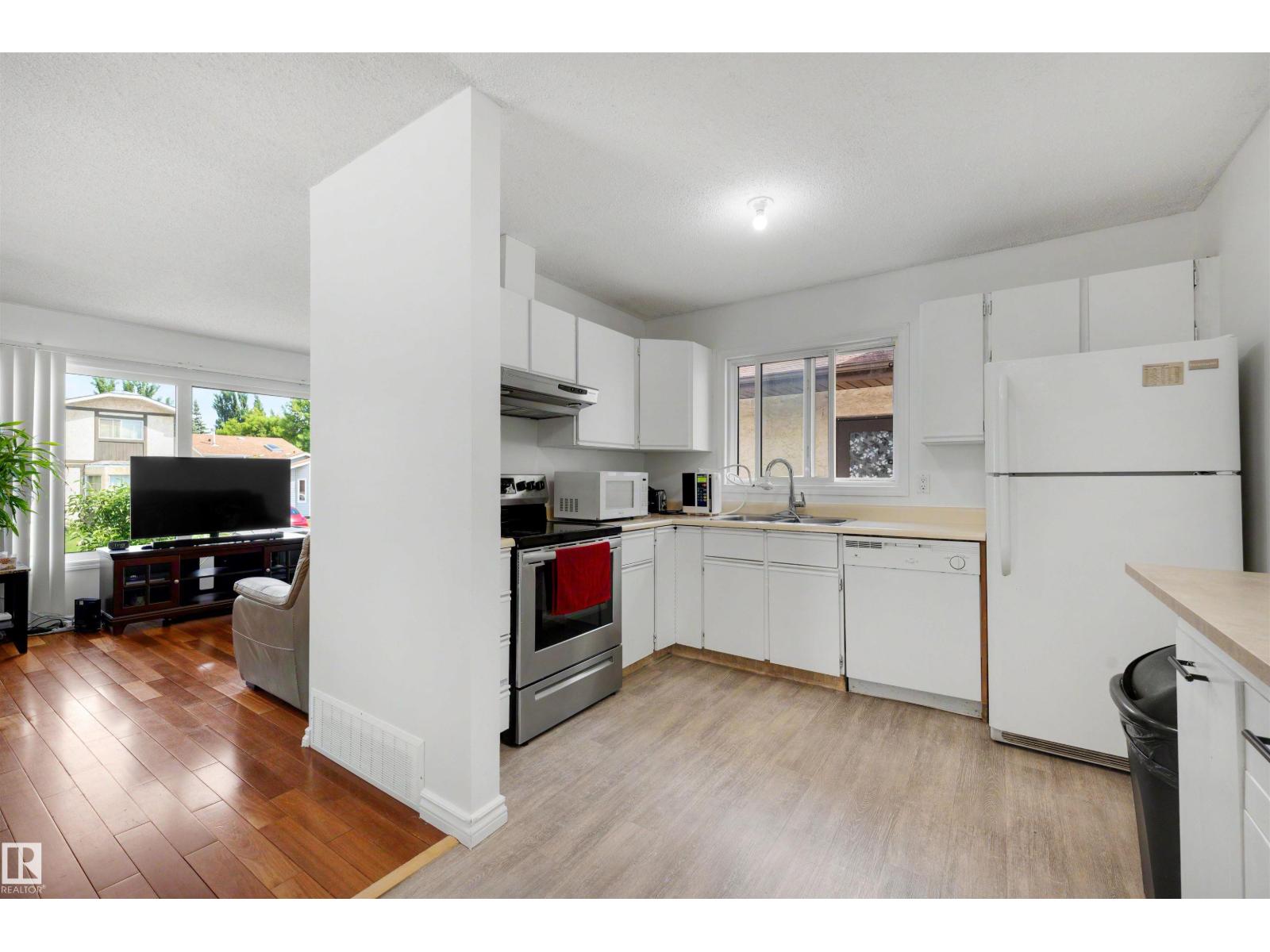 18661 61 Av NW, Edmonton, Alberta  T6M 2B3 - Photo 4 - E4494244