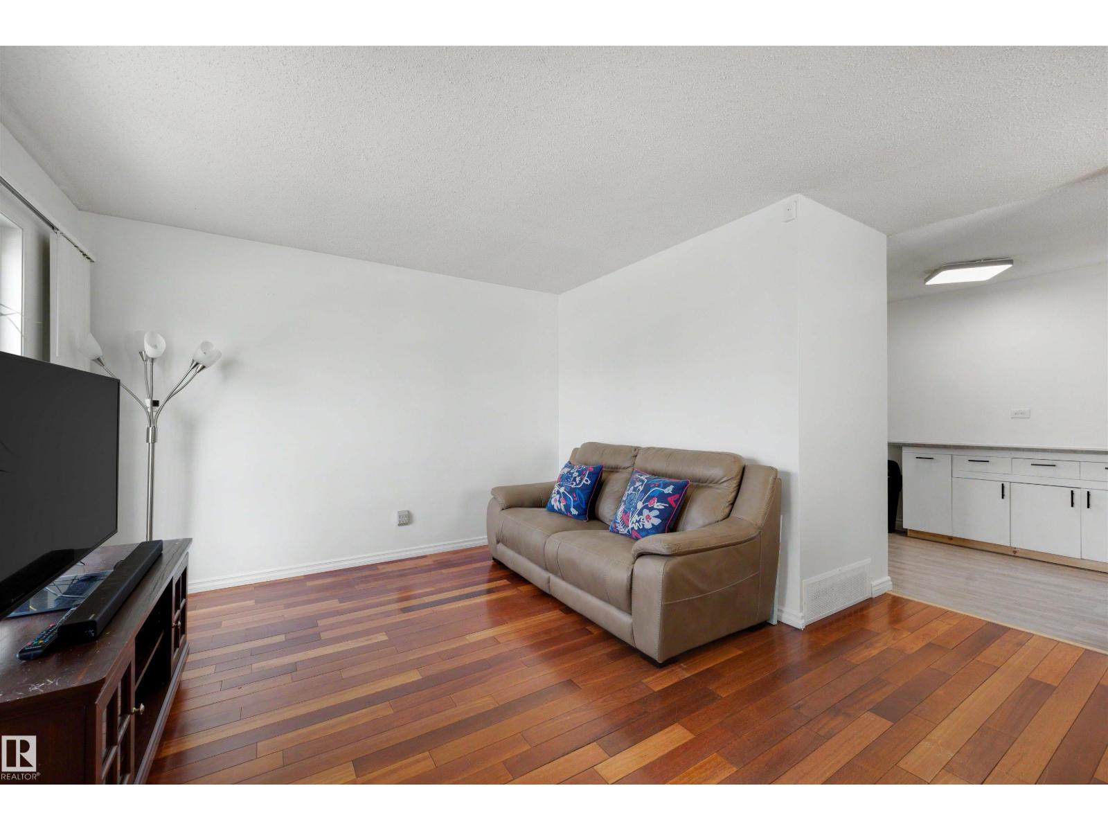 18661 61 Av NW, Edmonton, Alberta  T6M 2B3 - Photo 7 - E4494244