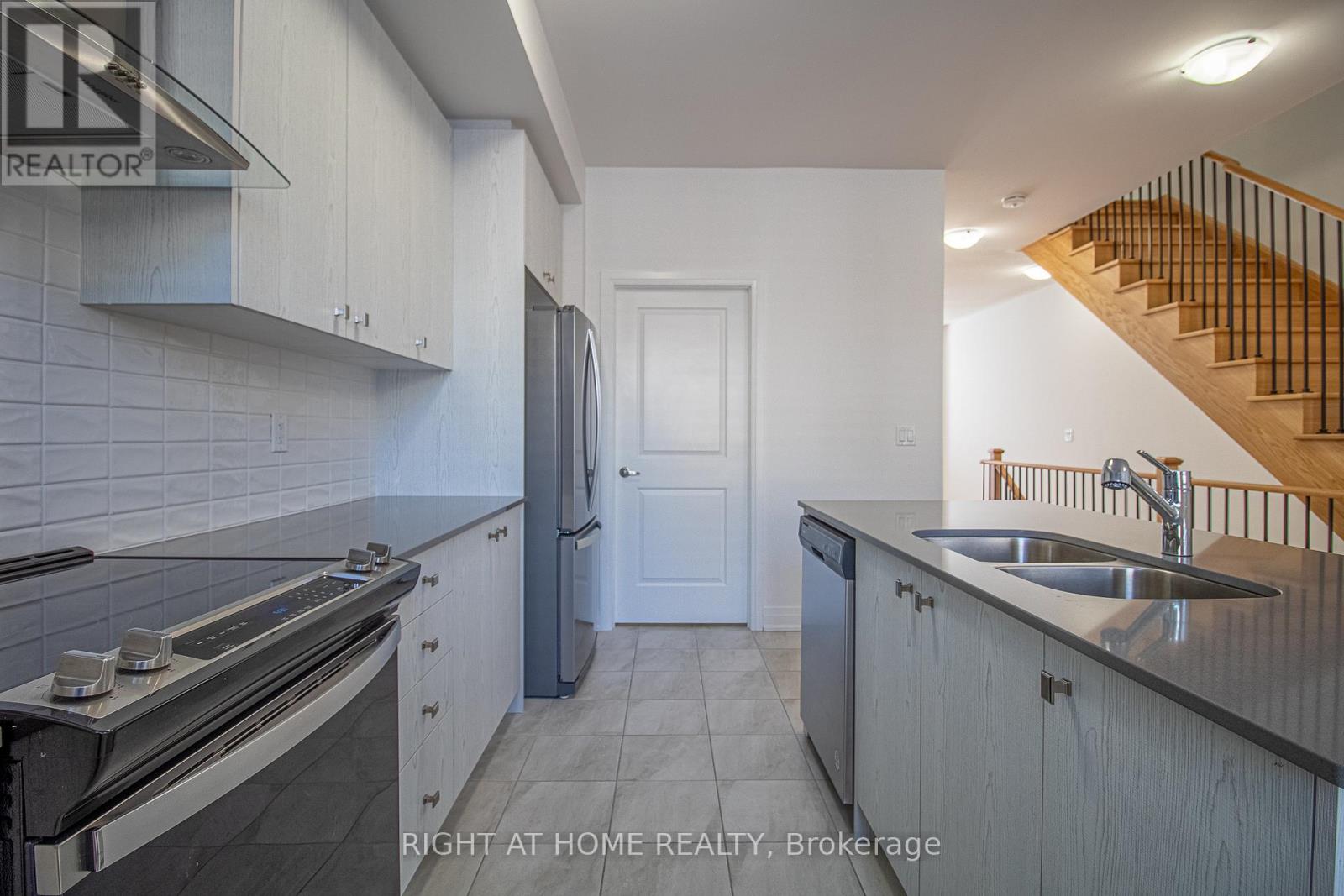 14 Waterside Way, Whitby, Ontario  L1N 0N1 - Photo 15 - E13459734